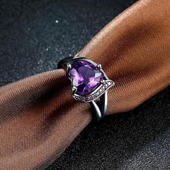 Heart Cubic Zirconia Promise Ring for Women - Purple Zirconia with Black Ring - Picture 4 of 5